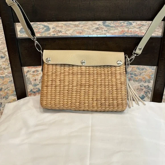 Elegant Cream and Tan Crossbody Bag - Picture 2 of 3